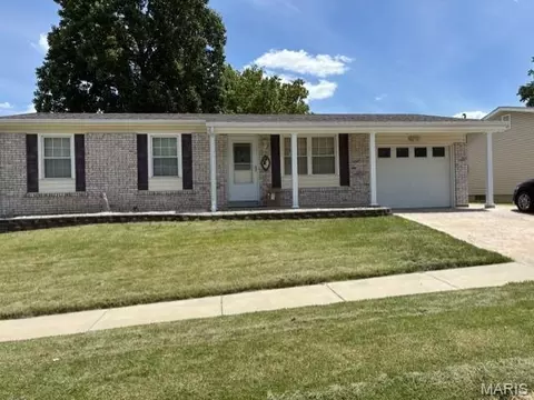 12014 Renaissance Dr, Maryland Heights, MO 63043