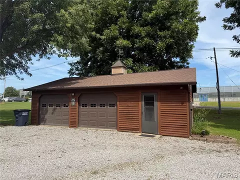Exterior - 806 Charles Ct, Steeleville, IL 62288 photo 3 of 7