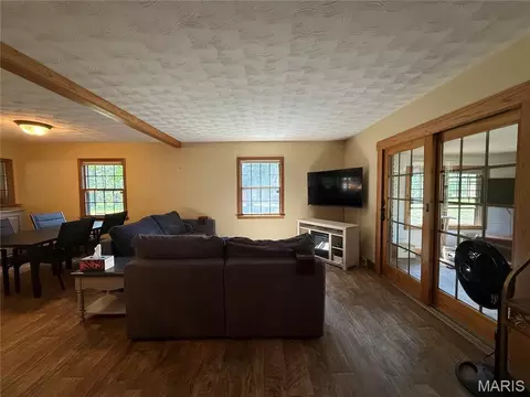 Living - 806 Charles Ct, Steeleville, IL 62288 photo 1 of 1