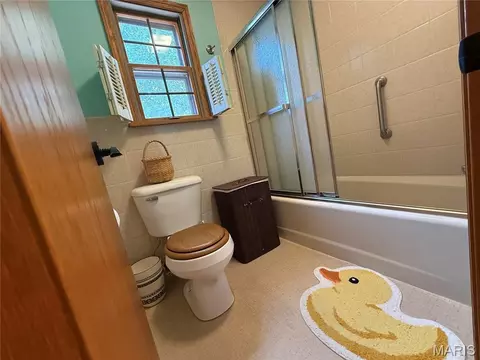 Bath - 806 Charles Ct, Steeleville, IL 62288 photo 1 of 3