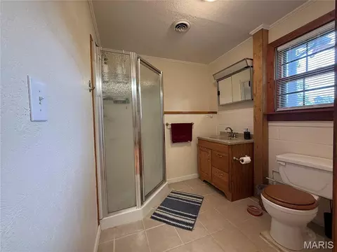 Bath - 806 Charles Ct, Steeleville, IL 62288 photo 3 of 3