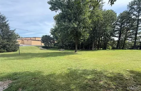 Exterior - 806 Charles Ct, Steeleville, IL 62288 photo 5 of 7