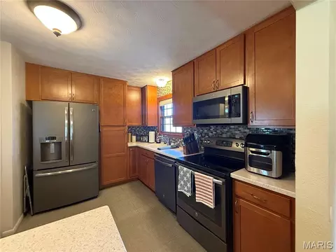 Kitchen - 806 Charles Ct, Steeleville, IL 62288 photo 2 of 2