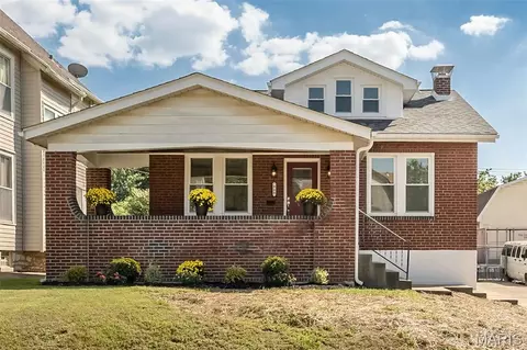 7040 Pernod Ave, Saint Louis, MO 63139