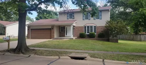 1901 Riverwood Trails Dr, Florissant, MO 63031