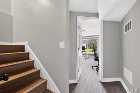 Entry Way - 222 Centerfield Dr, O'fallon, MO 63366 photo 4 of 6