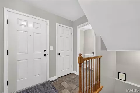 Entry Way - 222 Centerfield Dr, O'fallon, MO 63366 photo 2 of 6