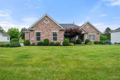 12532 Grandview Forest Dr, Sunset Hills, MO 63127