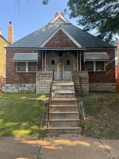 5011 Pernod Ave, Saint Louis, MO 63139