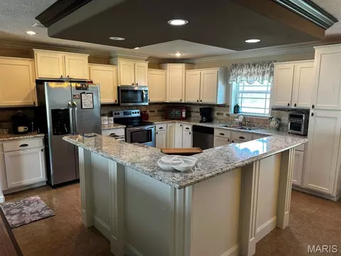 Kitchen - 16058 County Road 431, Dexter, MO 63841 photo 2 of 3