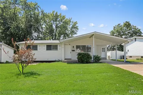 1770 Tahoe Dr, Florissant, MO 63031