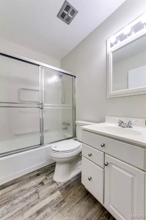 Bath - 230 Braeshire Dr #E, Ballwin, MO 63021 photo 3 of 3