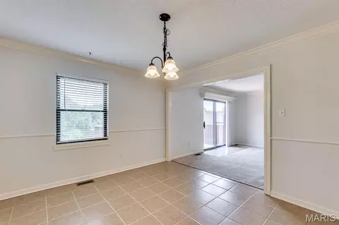 Dining - 230 Braeshire Dr #E, Ballwin, MO 63021 photo 4 of 4