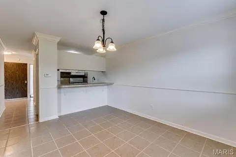 Dining - 230 Braeshire Dr #E, Ballwin, MO 63021 photo 2 of 4