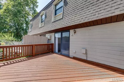 Exterior - 230 Braeshire Dr #E, Ballwin, MO 63021 photo 4 of 5