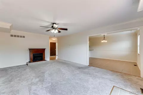 Living - 230 Braeshire Dr #E, Ballwin, MO 63021 photo 3 of 4