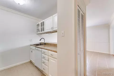 Kitchen - 230 Braeshire Dr #E, Ballwin, MO 63021 photo 1 of 4