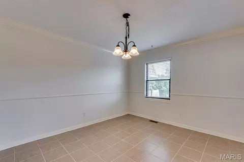 Dining - 230 Braeshire Dr #E, Ballwin, MO 63021 photo 1 of 4