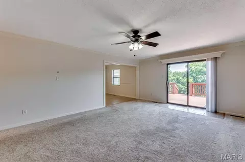 Living - 230 Braeshire Dr #E, Ballwin, MO 63021 photo 2 of 4