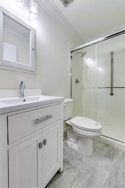 Bath - 230 Braeshire Dr #E, Ballwin, MO 63021 photo 2 of 3