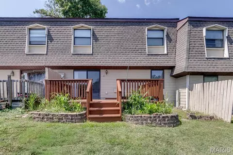 Exterior - 230 Braeshire Dr #E, Ballwin, MO 63021 photo 5 of 5