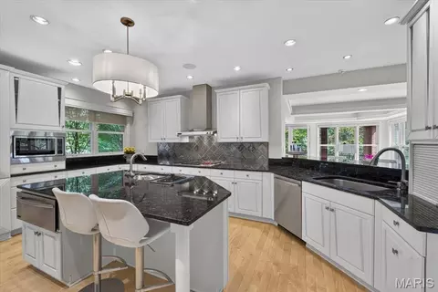 Kitchen - 44 Broadview Dr, Saint Louis, MO 63105 photo 3 of 5