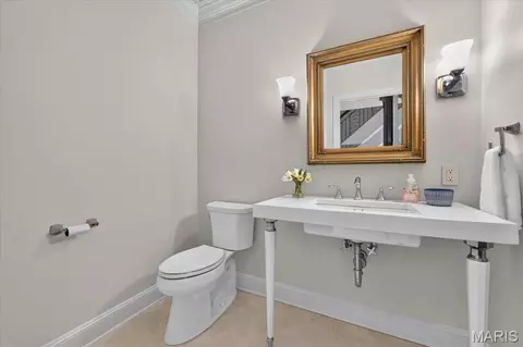 Bath - 44 Broadview Dr, Saint Louis, MO 63105 photo 1 of 6