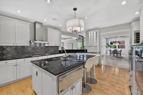 Kitchen - 44 Broadview Dr, Saint Louis, MO 63105 photo 2 of 5