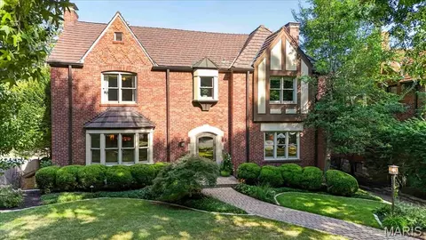44 Broadview Dr, Saint Louis, MO 63105