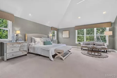 Bedroom - 44 Broadview Dr, Saint Louis, MO 63105 photo 1 of 3