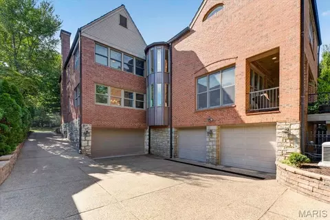 Exterior - 44 Broadview Dr, Saint Louis, MO 63105 photo 7 of 9