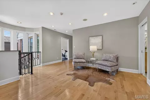 Entry Way - 44 Broadview Dr, Saint Louis, MO 63105 photo 2 of 2
