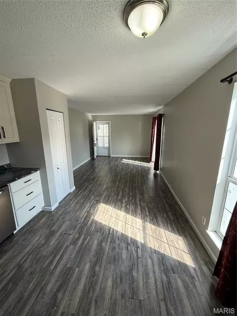 Living - 509 N Monroe St #7, Pacific, MO 63069 photo 2 of 3