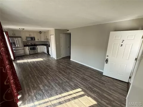 Living - 509 N Monroe St #7, Pacific, MO 63069 photo 1 of 3