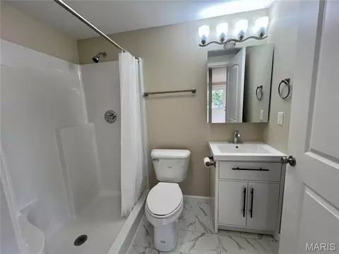 Bath - 417 Taylor St, Richland, MO 65556 photo 1 of 1