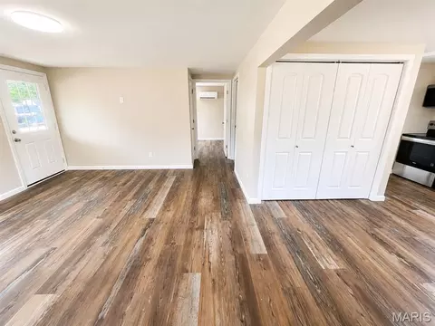 Living - 417 Taylor St, Richland, MO 65556 photo 2 of 3