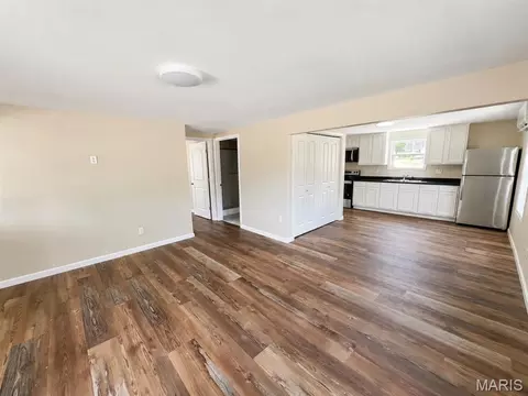 Living - 417 Taylor St, Richland, MO 65556 photo 1 of 3