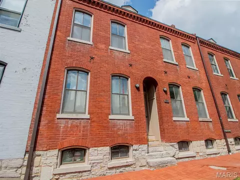 2009 S 11th St, Saint Louis, MO 63104