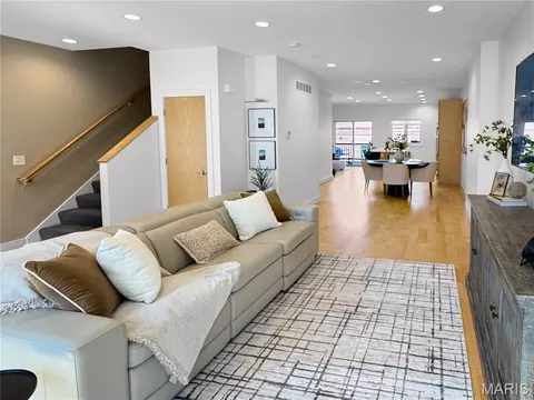 Living - 105 E Main St, Washington, MO 63090 photo 4 of 5