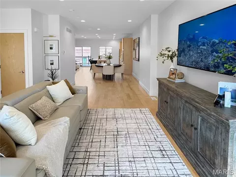 Living - 105 E Main St, Washington, MO 63090 photo 3 of 5