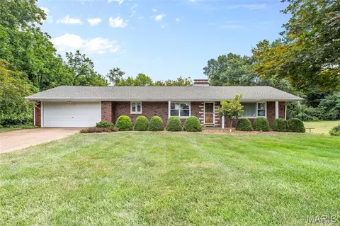 108 Saint Mary Dr, Collinsville, IL 62234
