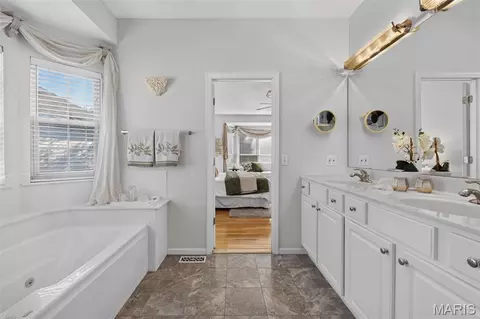 Bath - 2469 Clarjon Dr, Ballwin, MO 63021 photo 3 of 4