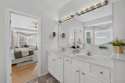 Bath - 2469 Clarjon Dr, Ballwin, MO 63021 photo 2 of 4
