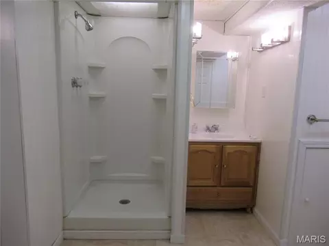 Bath - 230 Maple St, Sullivan, MO 63080 photo 7 of 7