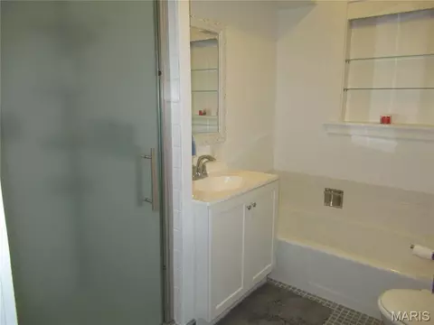 Bath - 230 Maple St, Sullivan, MO 63080 photo 1 of 7