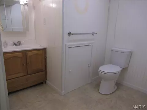 Bath - 230 Maple St, Sullivan, MO 63080 photo 6 of 7