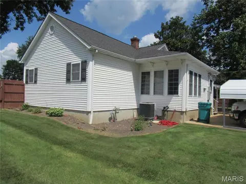 Exterior - 230 Maple St, Sullivan, MO 63080 photo 10 of 10