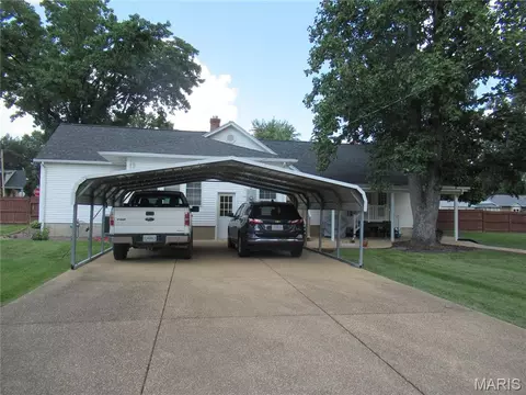 Exterior - 230 Maple St, Sullivan, MO 63080 photo 3 of 10