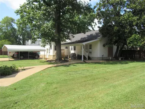 Exterior - 230 Maple St, Sullivan, MO 63080 photo 2 of 10