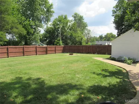 Exterior - 230 Maple St, Sullivan, MO 63080 photo 9 of 10